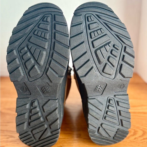 All in Motion Tan and Black Men´s Boots